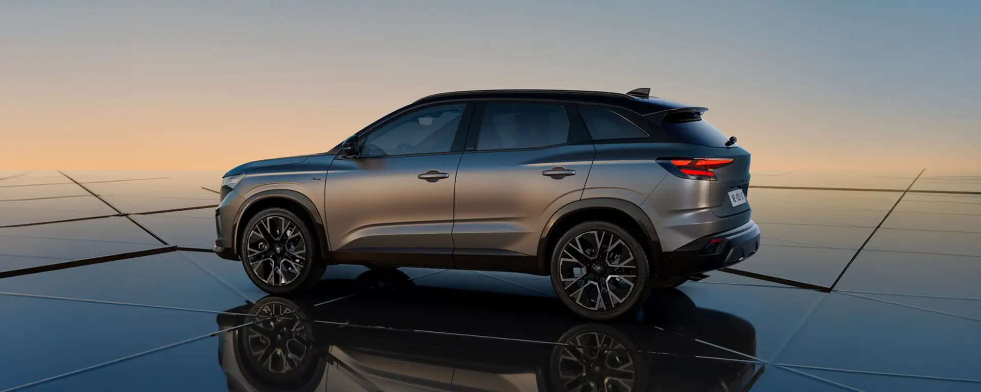 Renault Austral SUV ibrido design moderno vista esterna
